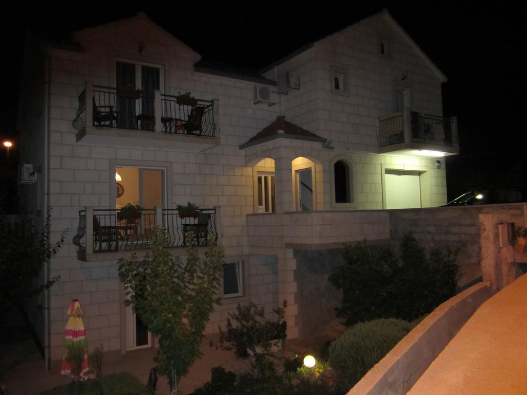 Apartments Nives Supetar Exterior foto